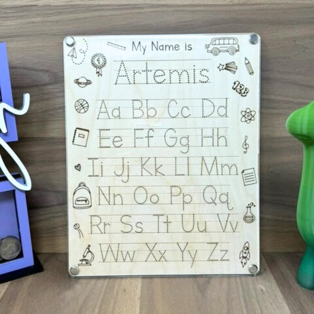Alphabet-Nachspurtafel für Kinder | Personalisiert mit Namen