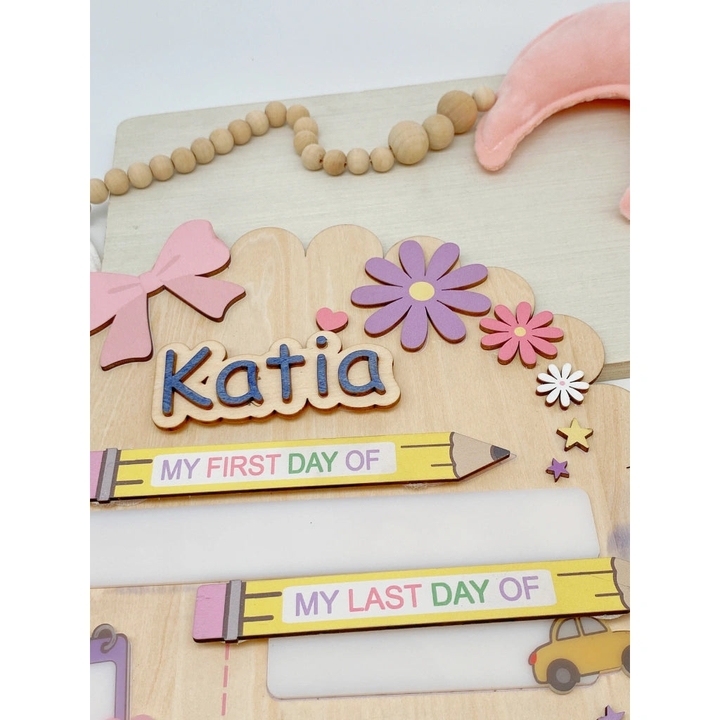 Daisy First + Last Day of School Sign