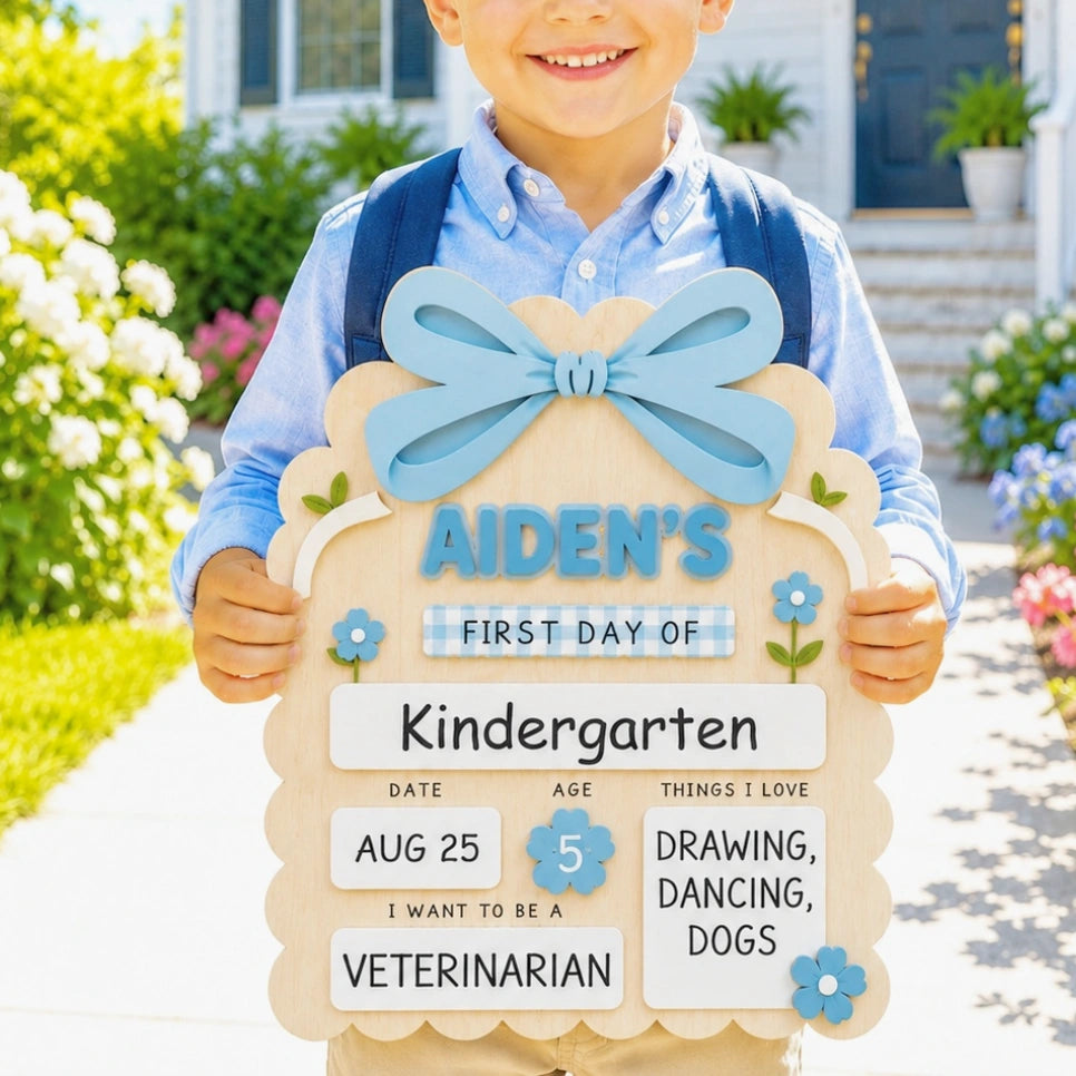 Bow Daisy First Day of School Sign