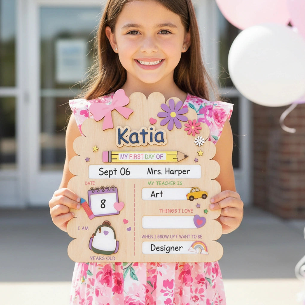 Daisy First + Last Day of School Sign